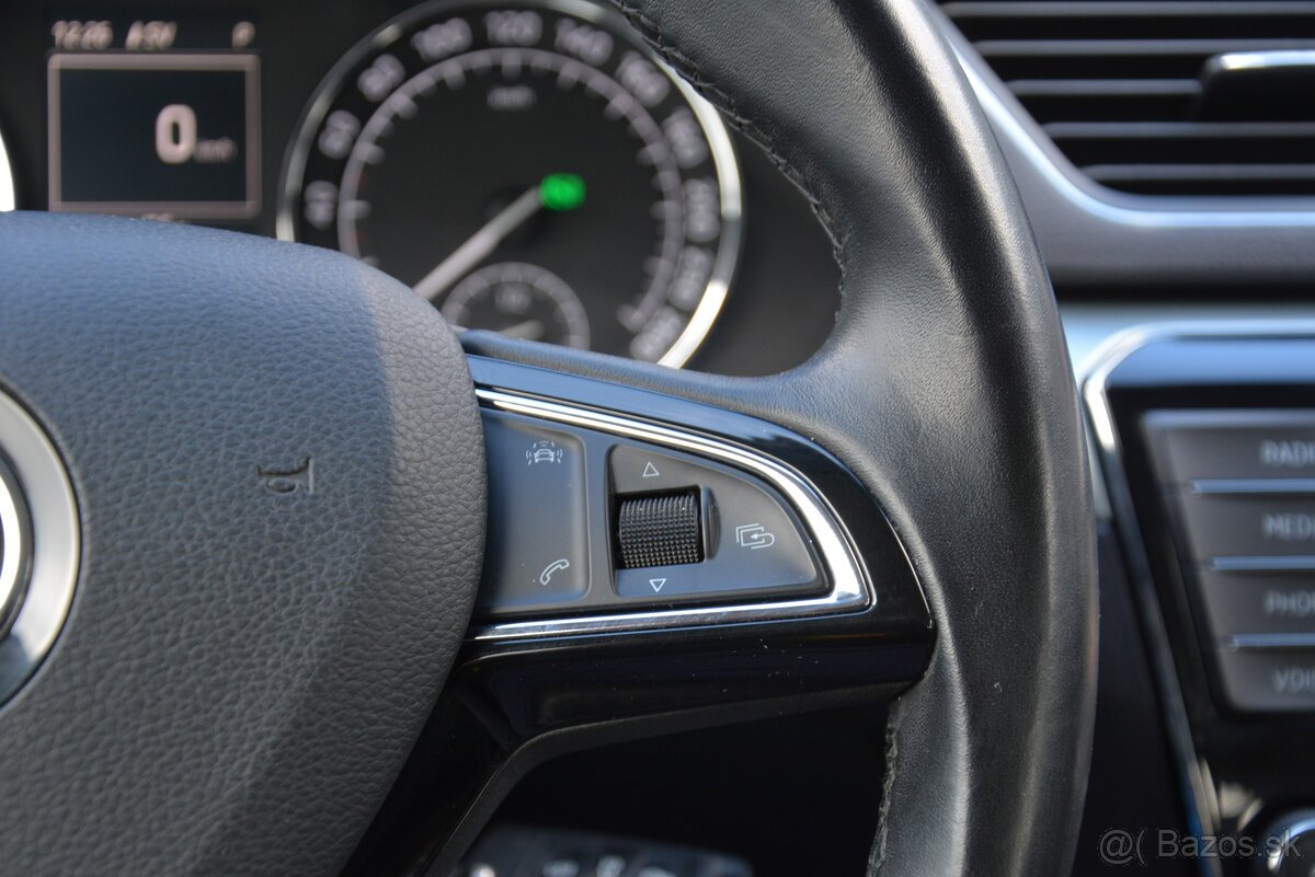 Škoda Superb Combi 2.00 TDI DSG STyle - 9