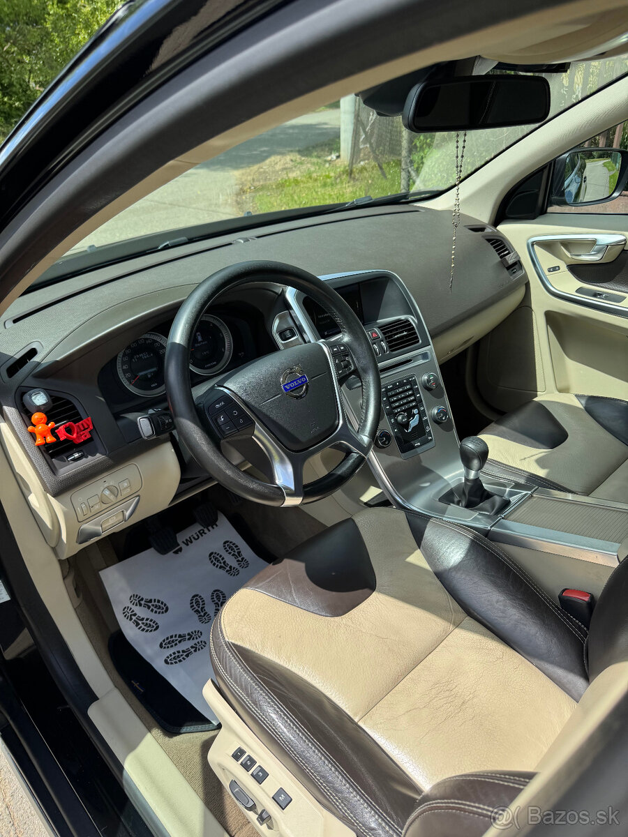 Predám Volvo XC60 2,4 D5 158 kW AWD ( 4x4 ) - 9