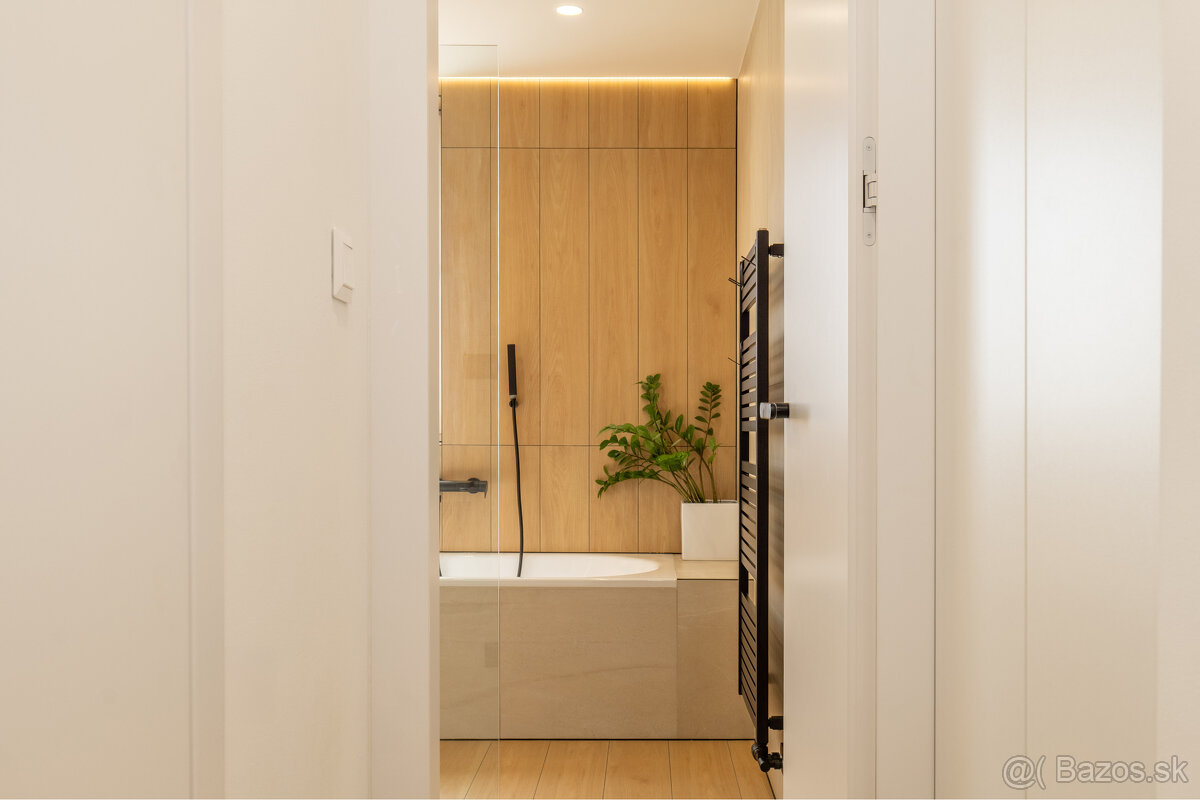 Dizajnový 3-izbový byt kompletne zariadený s garážou - 9