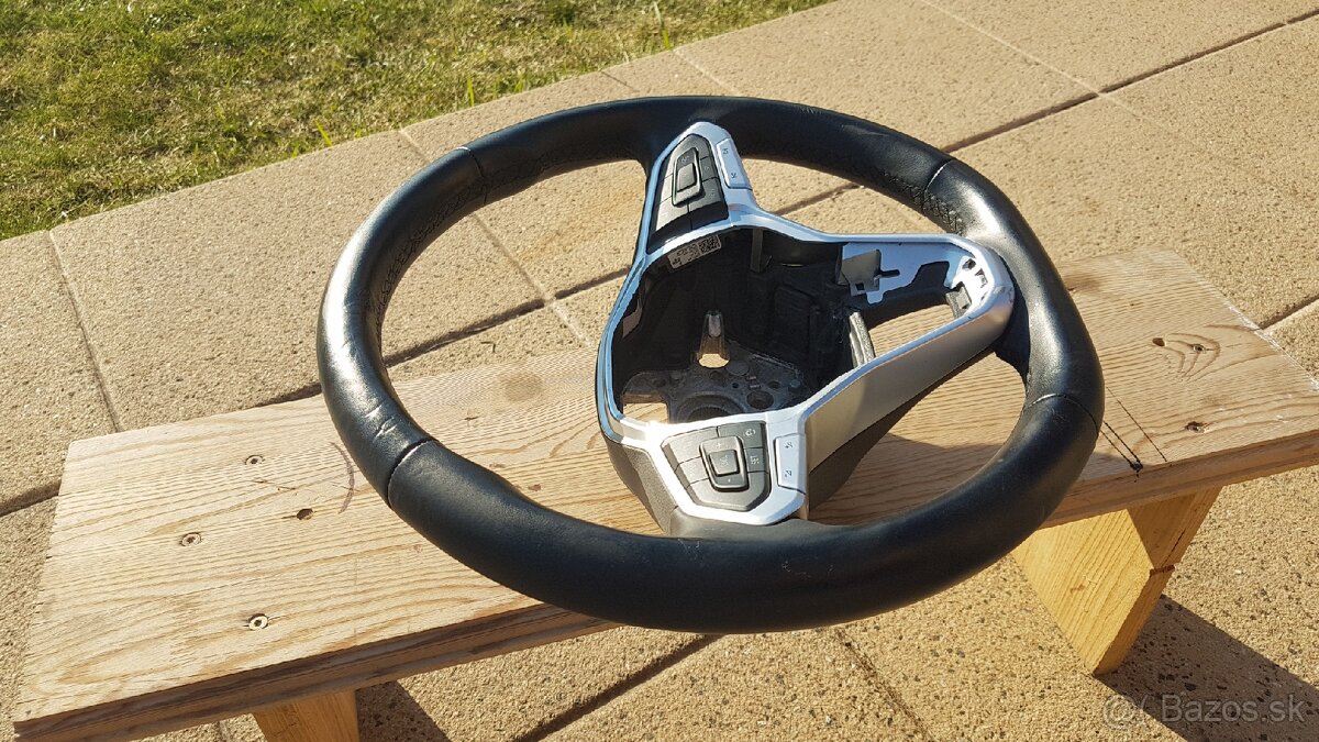 Predám multifunkčný volant na Passat B8 - 9