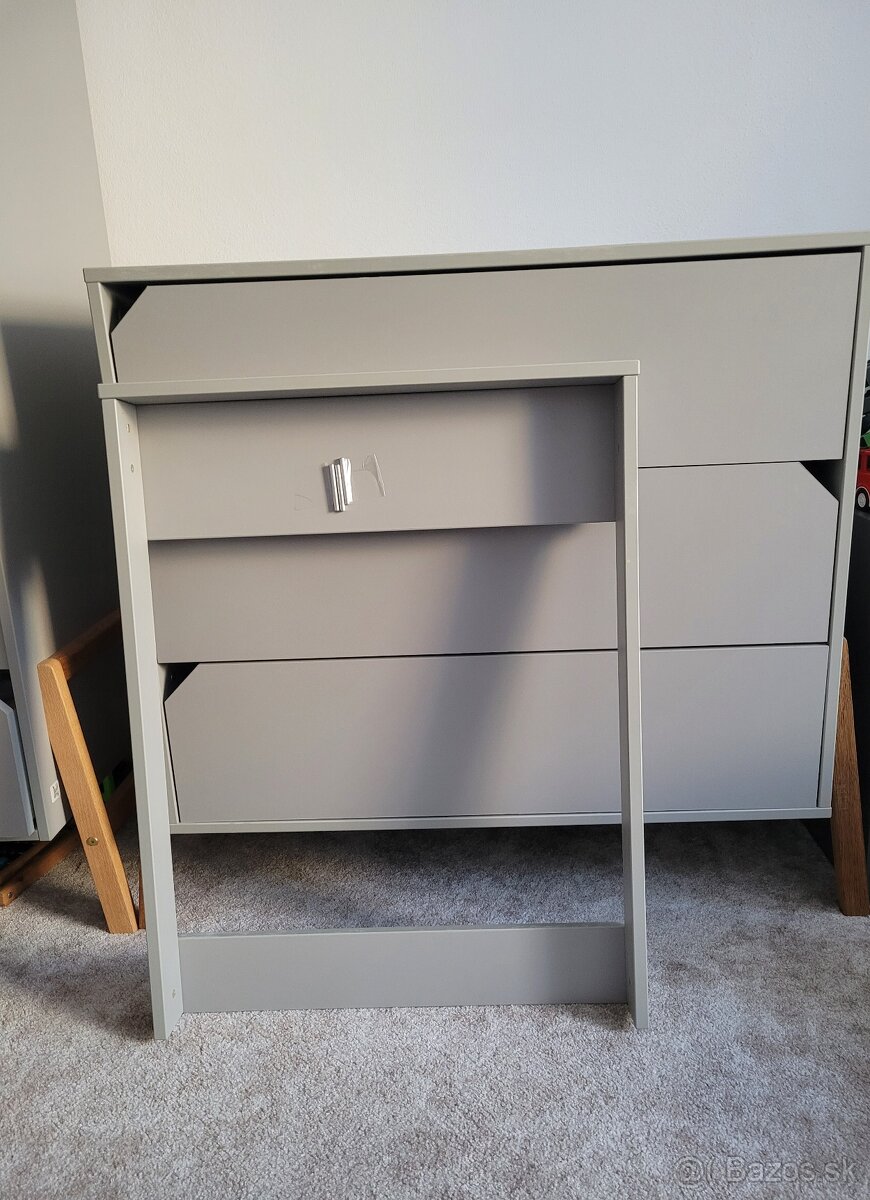 Postielka a komoda Bellamy Lotta sivá - 9