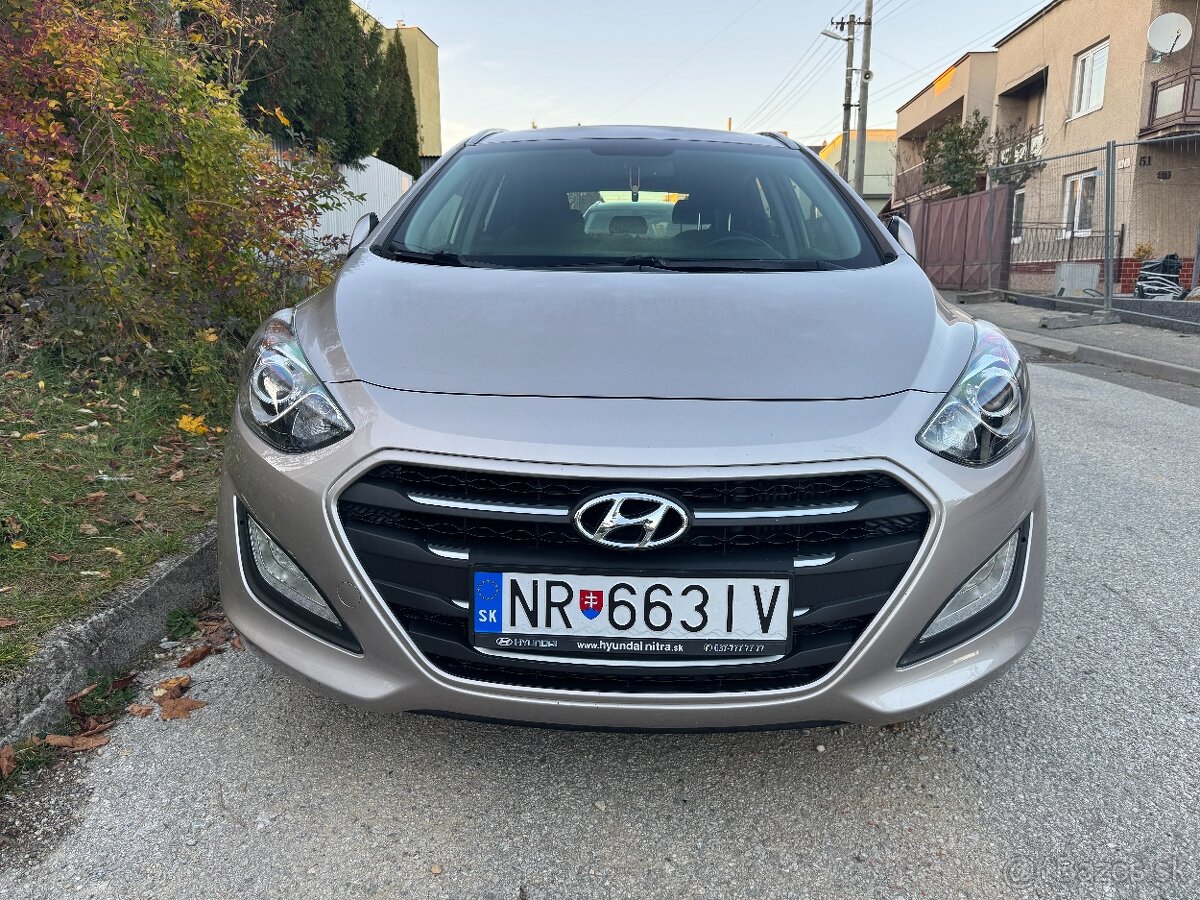 TOP STAV - Hyundai i30 CW 1.6i CRDi VGT GO, IBA 75900 km - 9