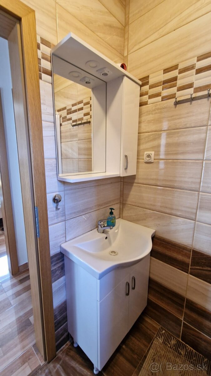 Chorvátsko pekný dvojspálňový apartmán prvý rad pri mori - 9