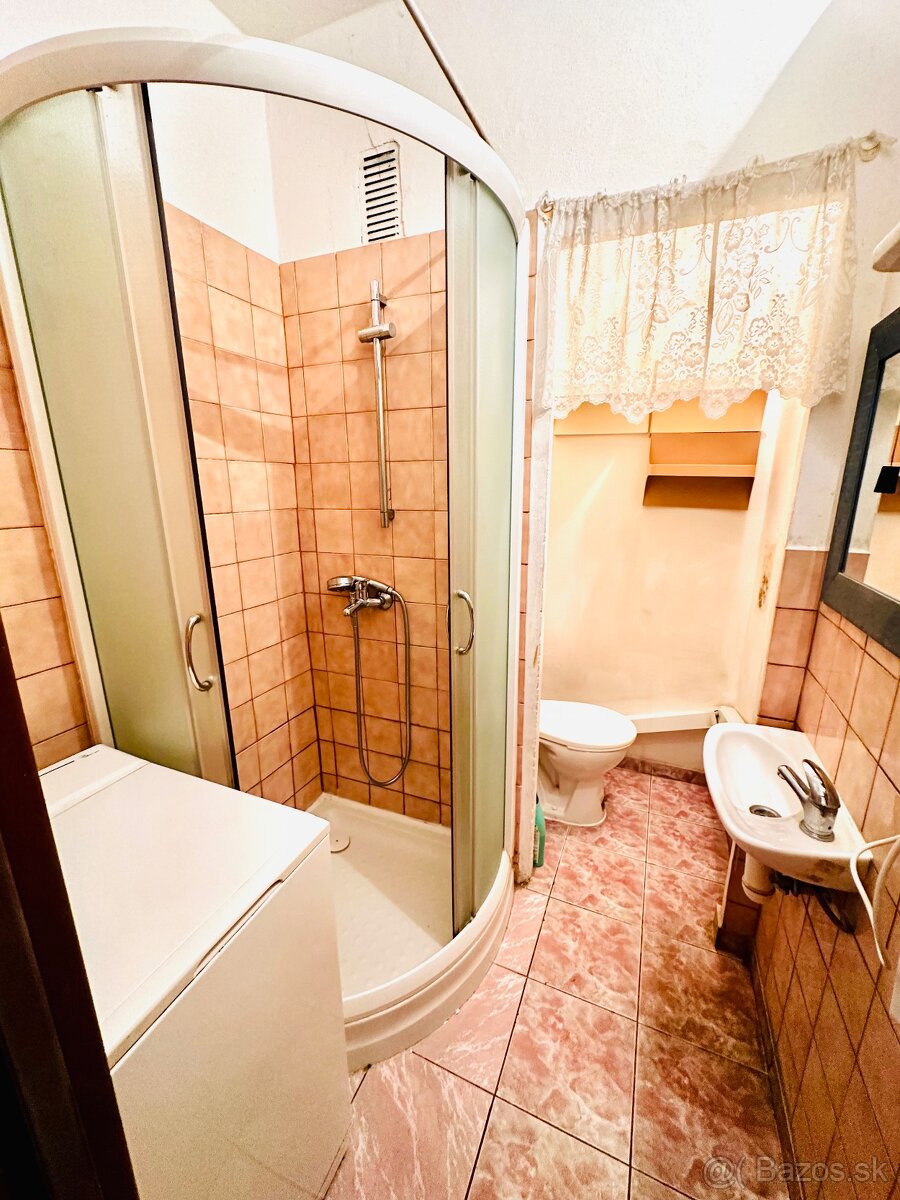 Na predaj 2-izbový byt s balkónom vo Vrábľoch – sídlisko Luk - 9