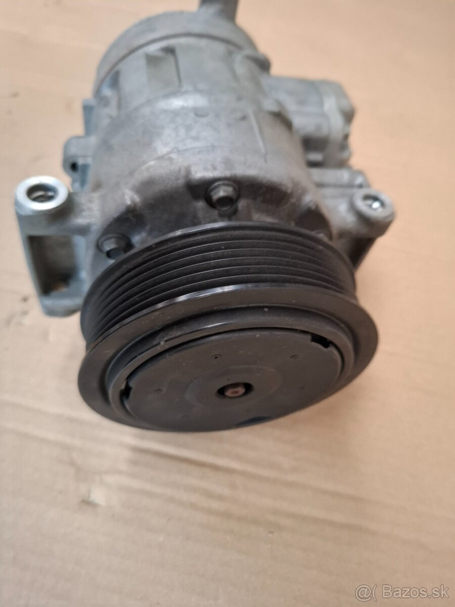 ŠKODA OCTAVIA 2 sedan zadný naraznik a kompresor klimatizáci - 9