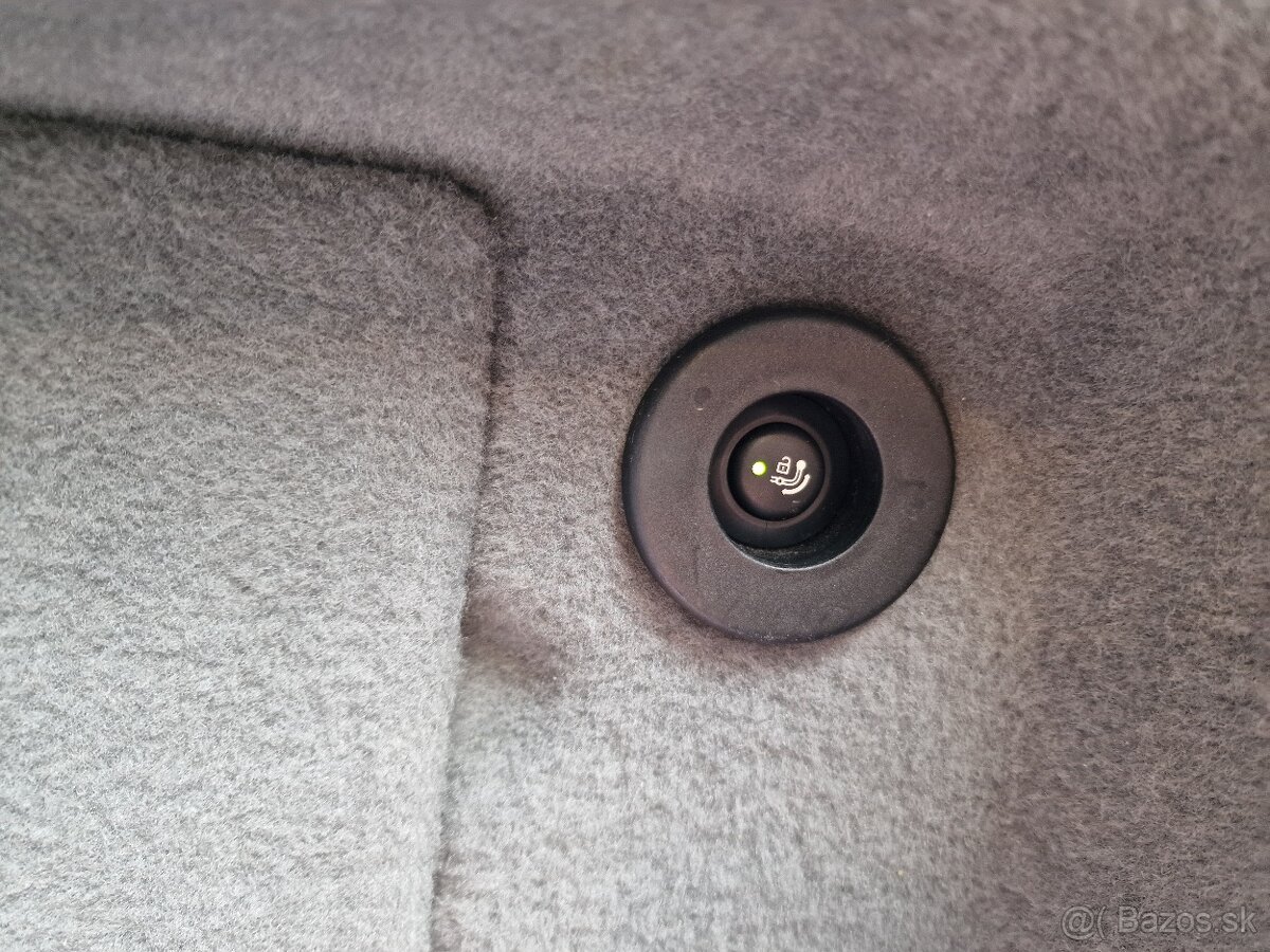 BMW 740i 320k A/T8 (benzín) - 9