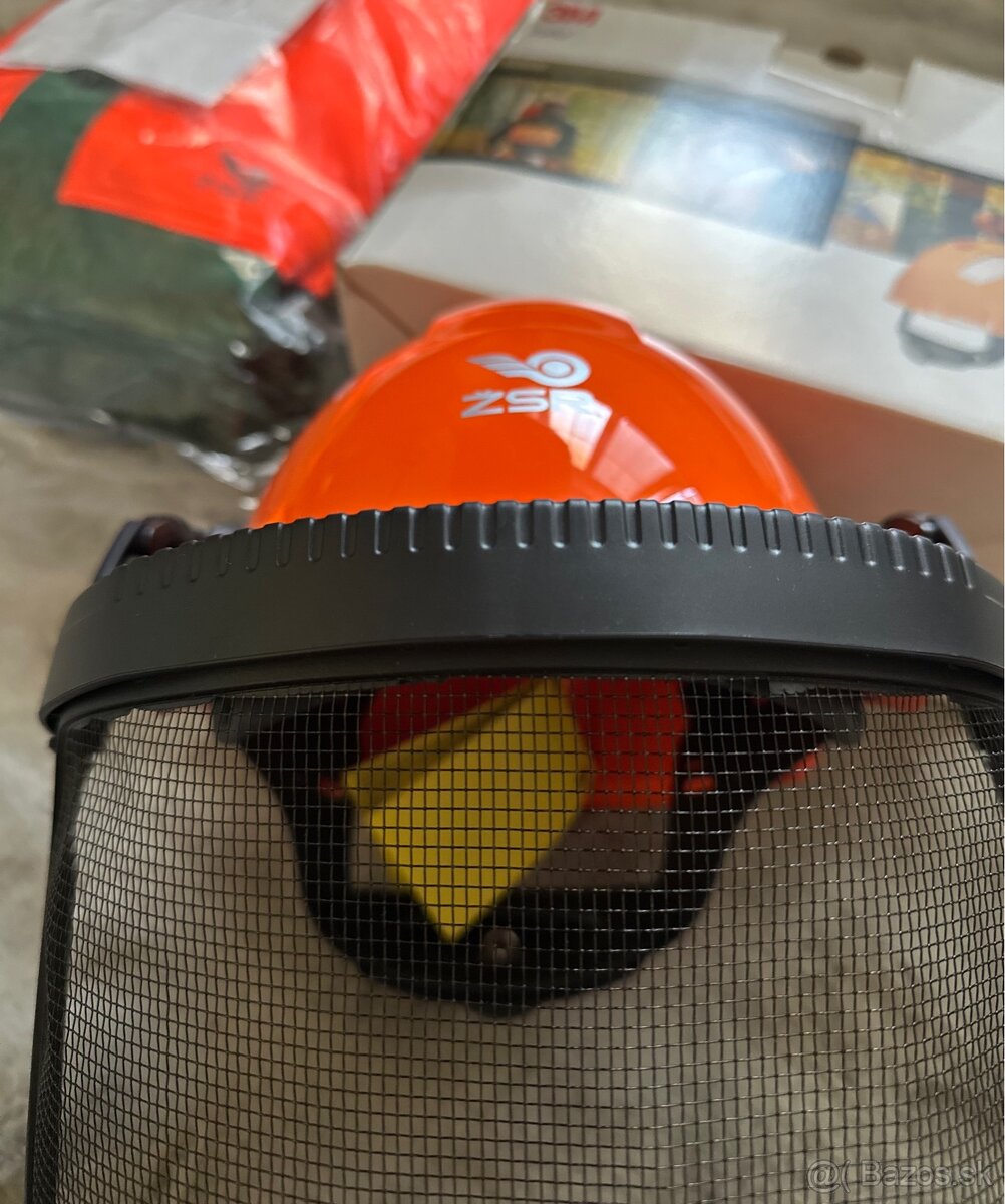 Predam pilcicke protiporezove monterky a prilbu - 9