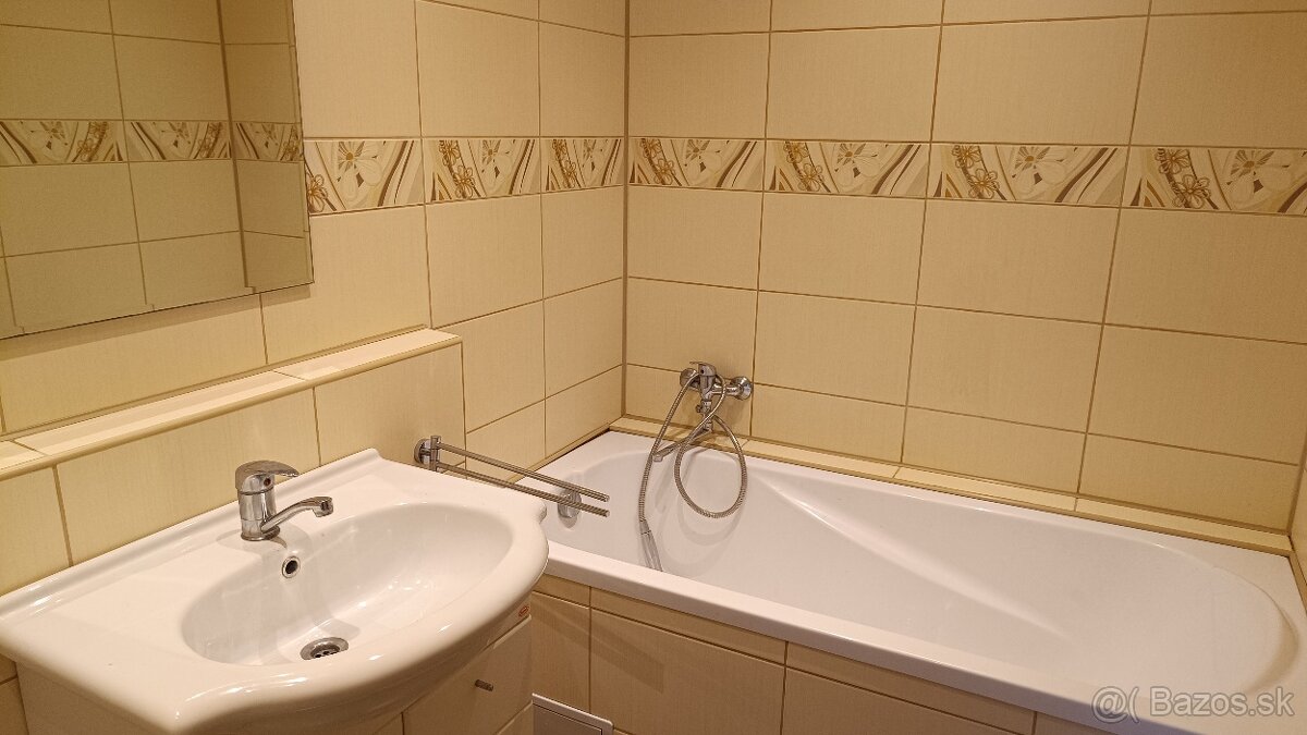 Prenájom slnečného 3i bytu v NMnV - Hájovky - 72 m² - 9