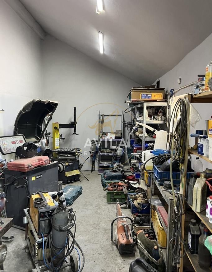 NA PREDAJ: priemyselný areál 3000m2 - Hrnčiarovce nad Parnou - 9