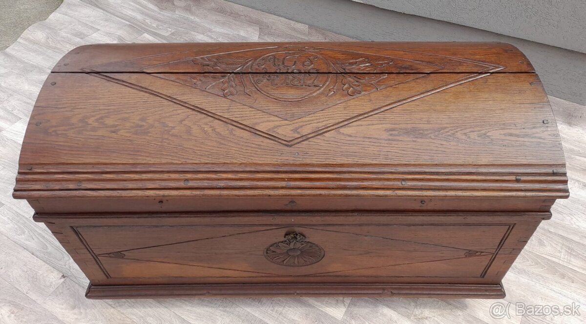 Truhlica dubová z roku 1812 . - 9