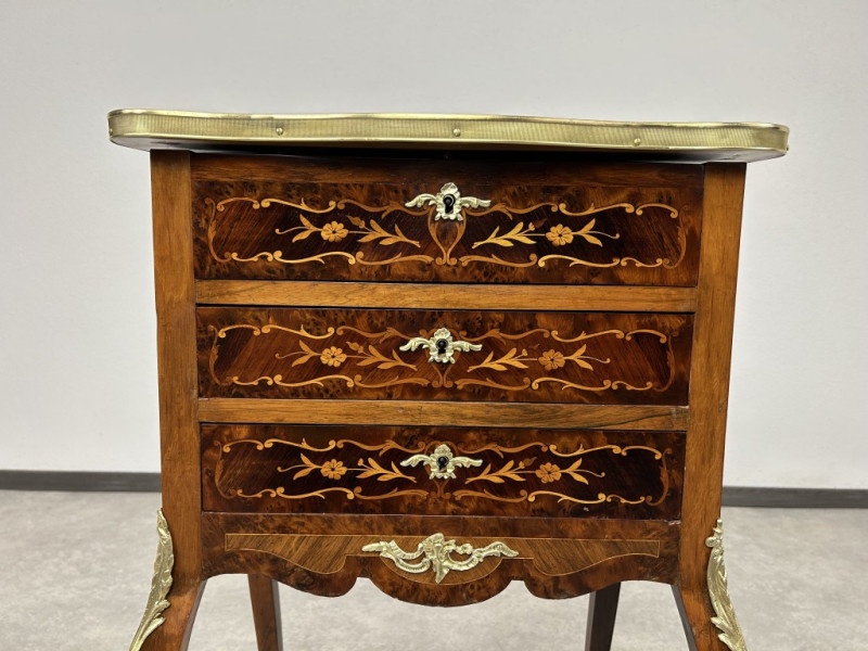 Starožitný bohato intarzovaný stolík v rokokovom štýle - 9