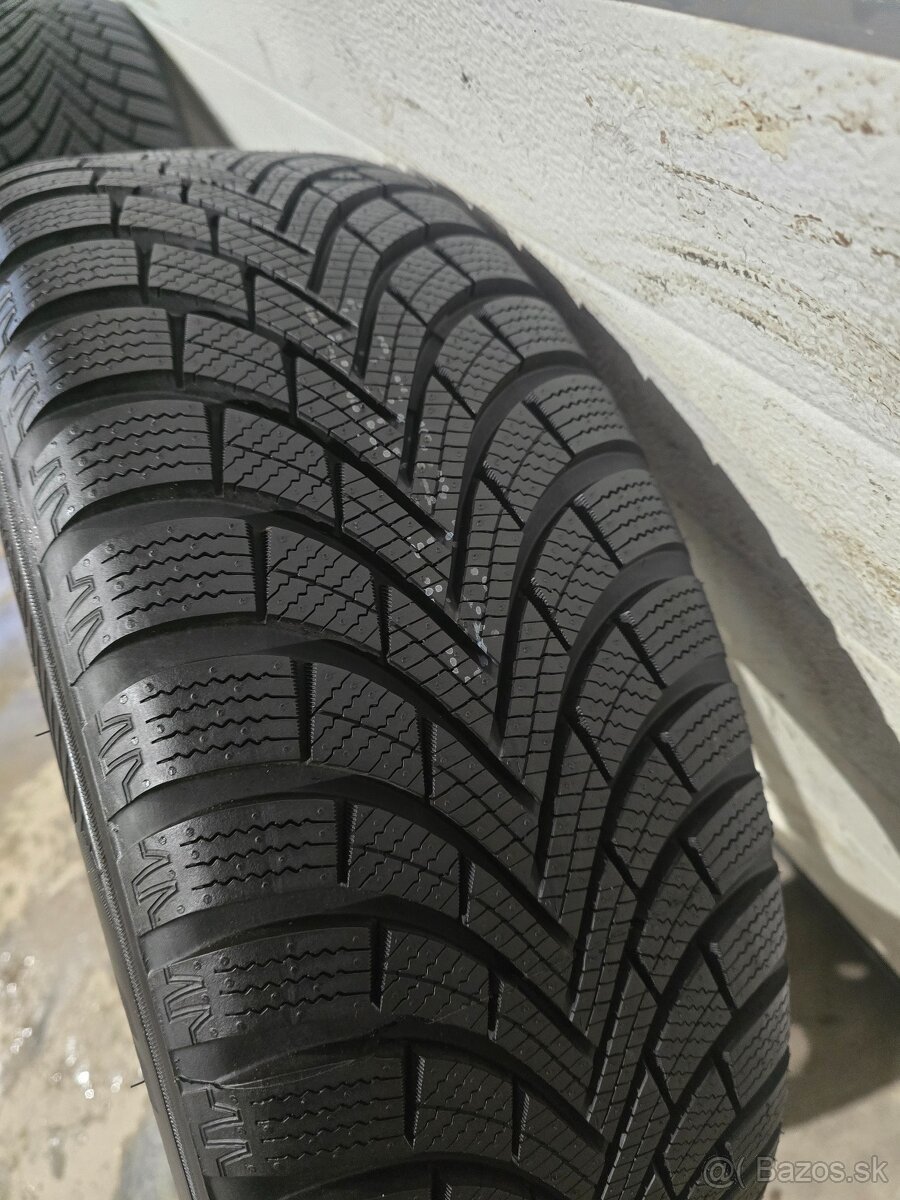 Nová Zimná Sada KIA STONIC 205/55 R17 - 9