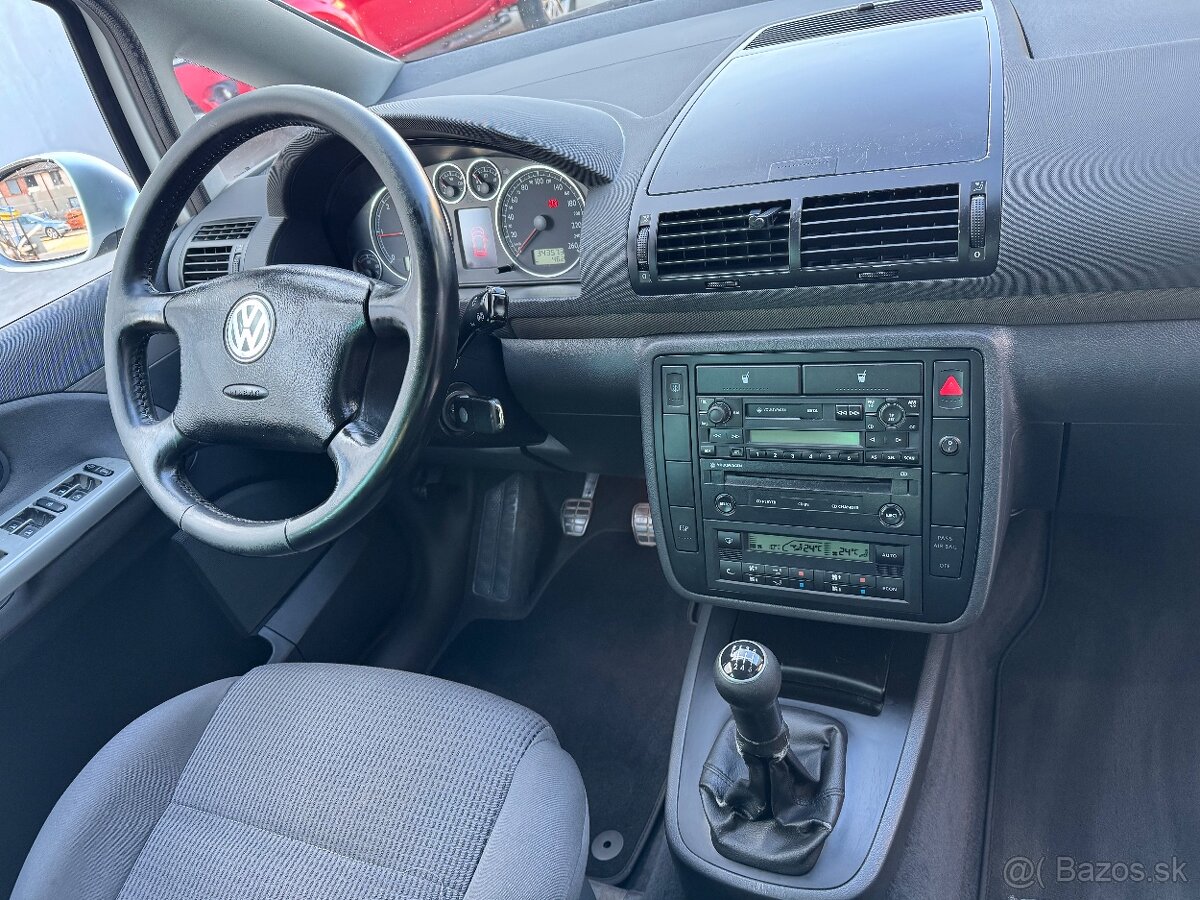 Volkswagen Sharan Facelift 1.9 TDi - 9