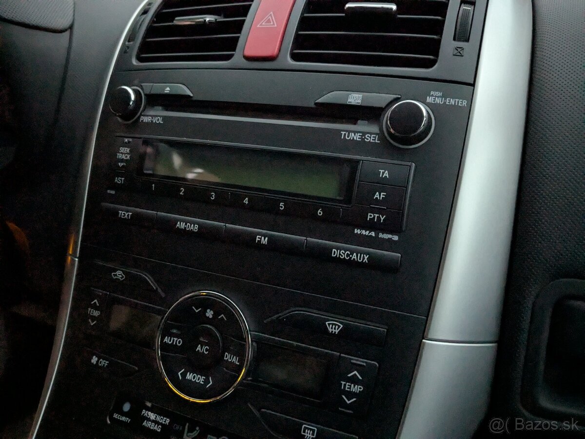 Toyota Auris 1.6 - 9