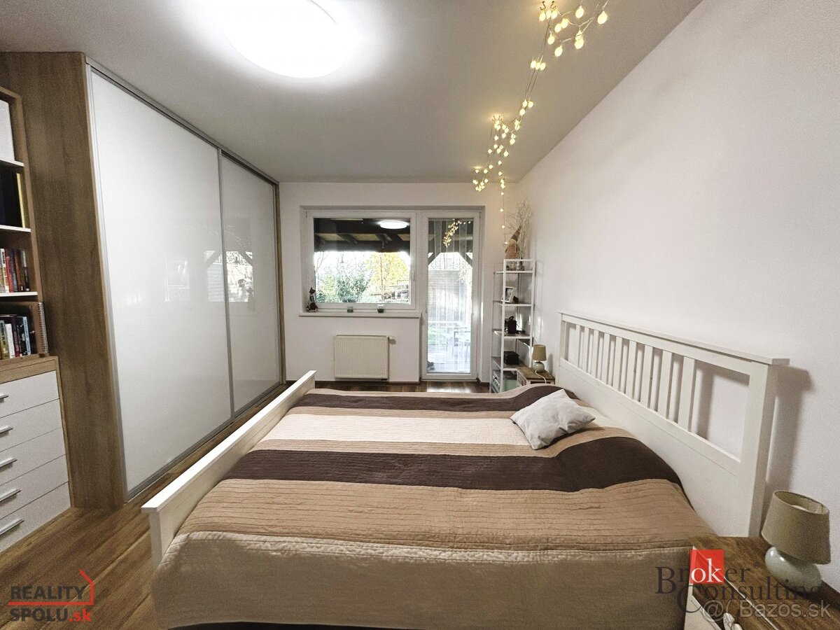 NA PREDAJ | Priestranný 3-izb byt s vlastnou predzáhradkou – - 9