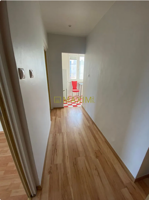 Ponúkame na predaj 3- izbový byt na Dlhých Dieloch na ulici - 9