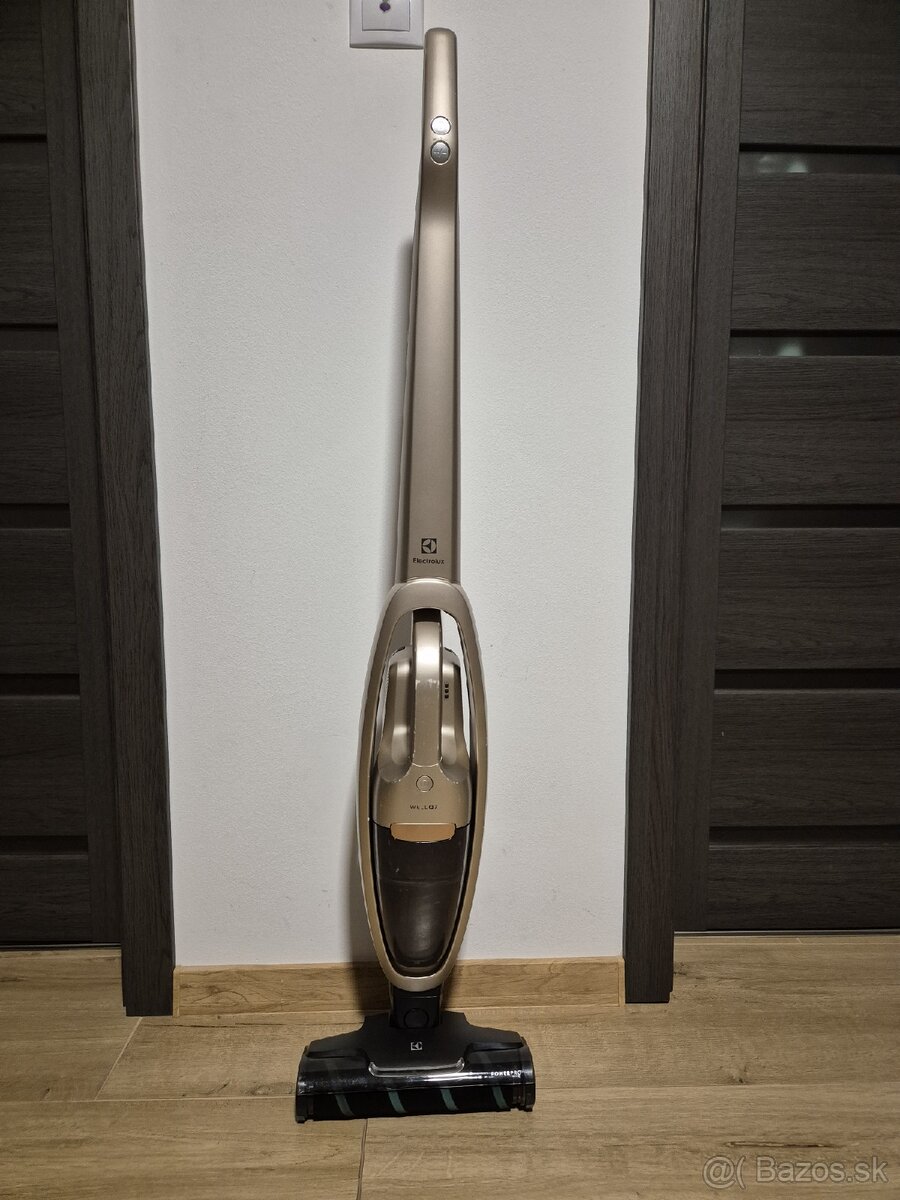 Tyčový vysávač Electrolux WELL Q7-P - 9