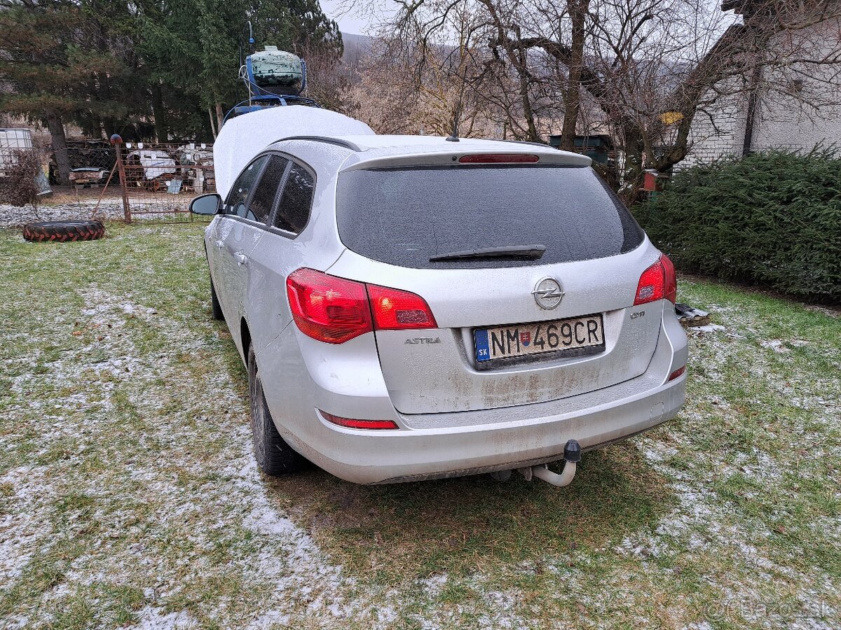 Predam Opel Astra J - 9
