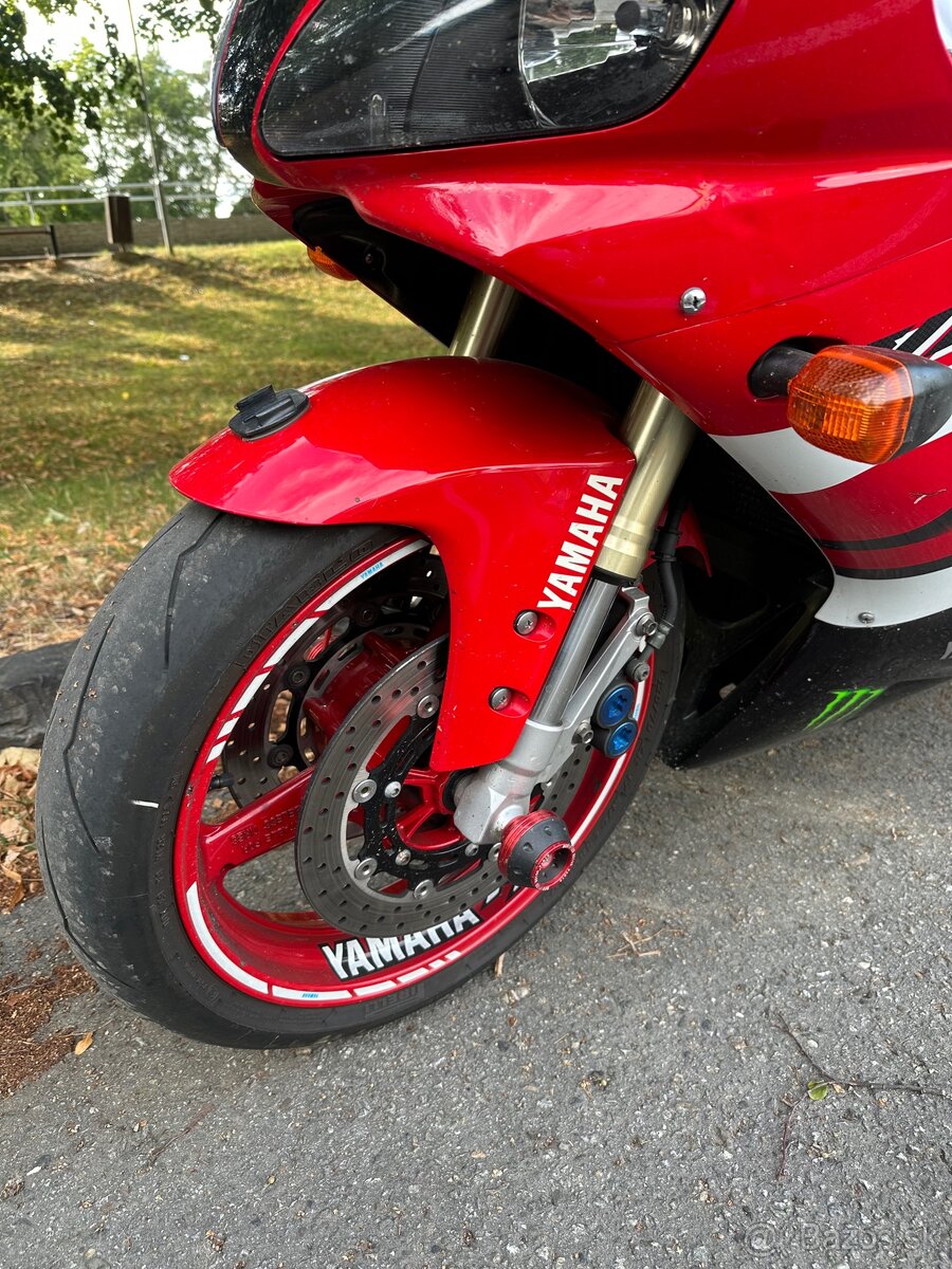 Yamaha r1 - 9