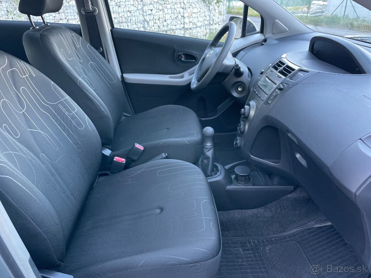 Toyota Yaris 1.0 VVTi, model 2010, 1. majiteľ, iba 82 000 km - 9