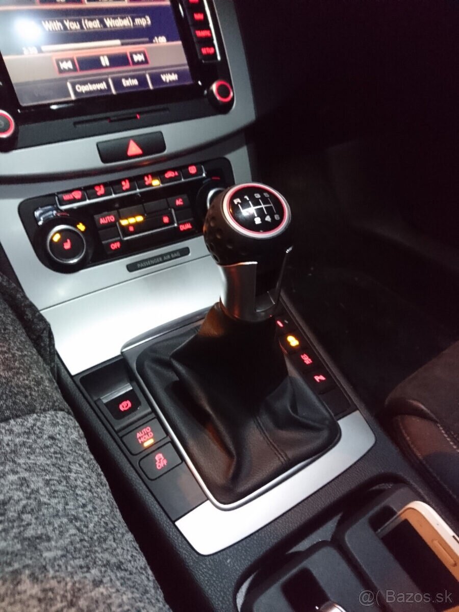 GTI radiaca paka s červeným prešivaním - 9