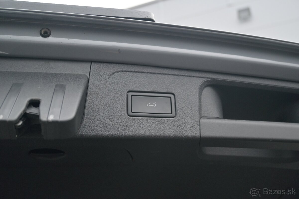 Volkswagen Passat Variant 2.0 TDI Elegance 4Motion DSG - 9