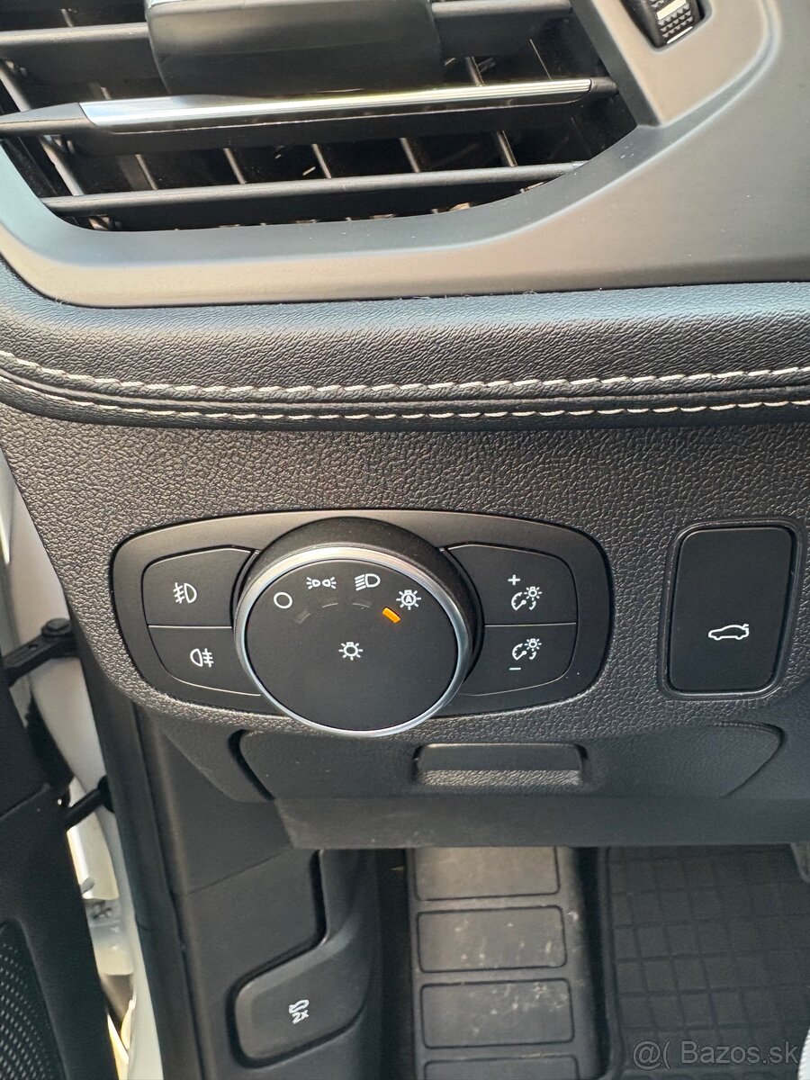 Ford focus combi vignale 2,0 A/T, 110kw, 2019 - 9