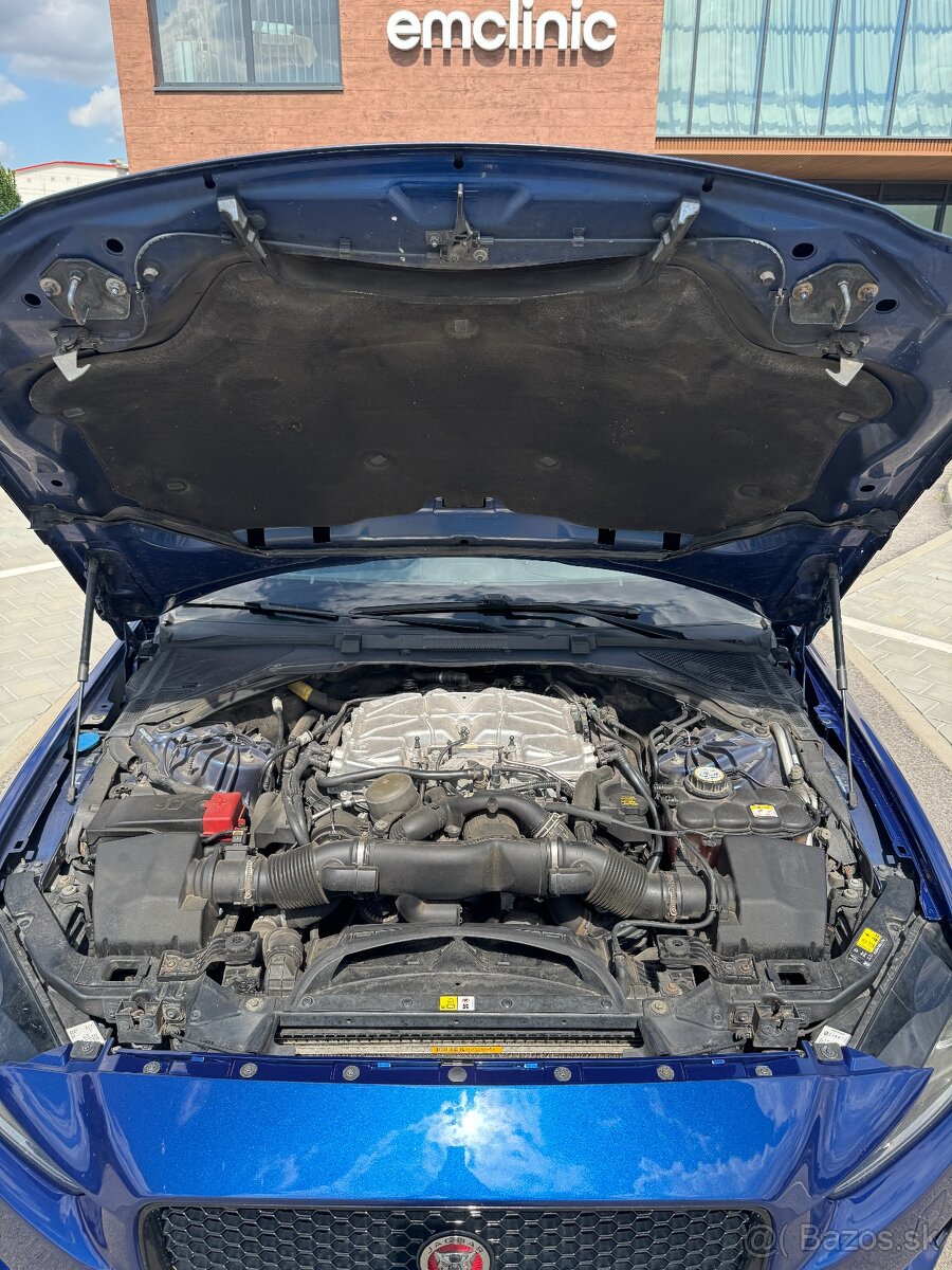 Jaguar XE S V6 340k - 9