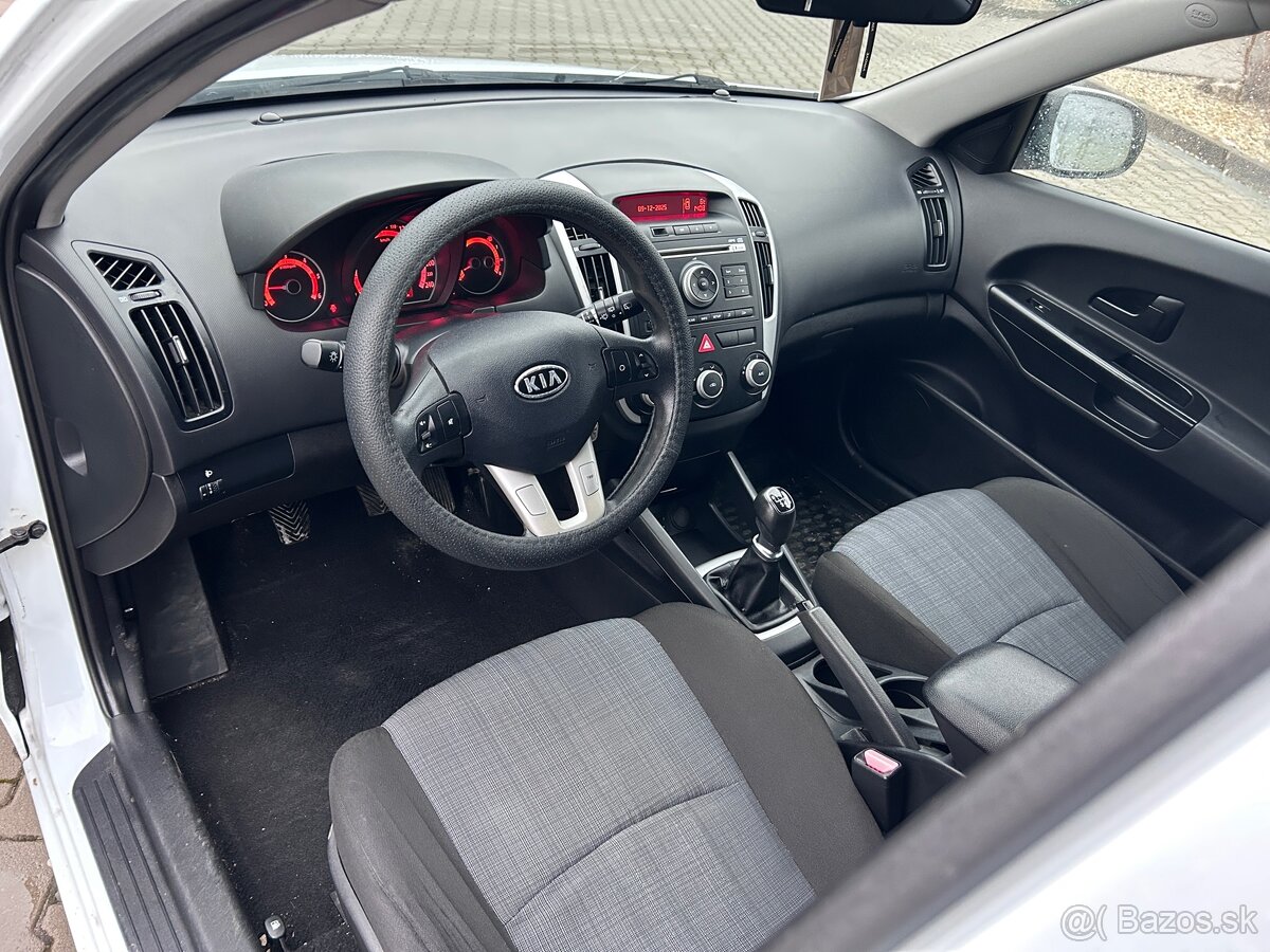 Kia Ceed 1.6 Crdi Nová STK/EK - 9