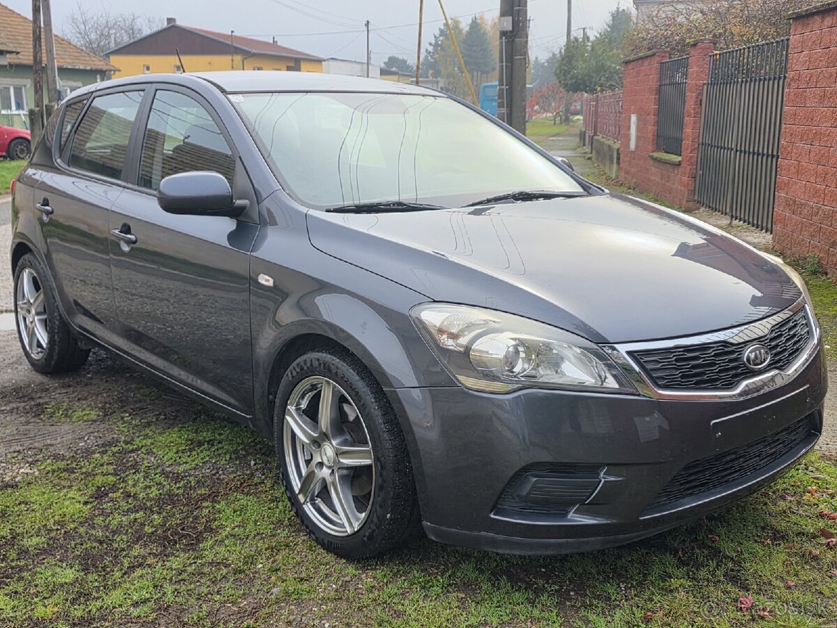 Kia Ceed 1.4 CVVT / Facelift 2011 / 172 tisíc KM / Nová STK - 9