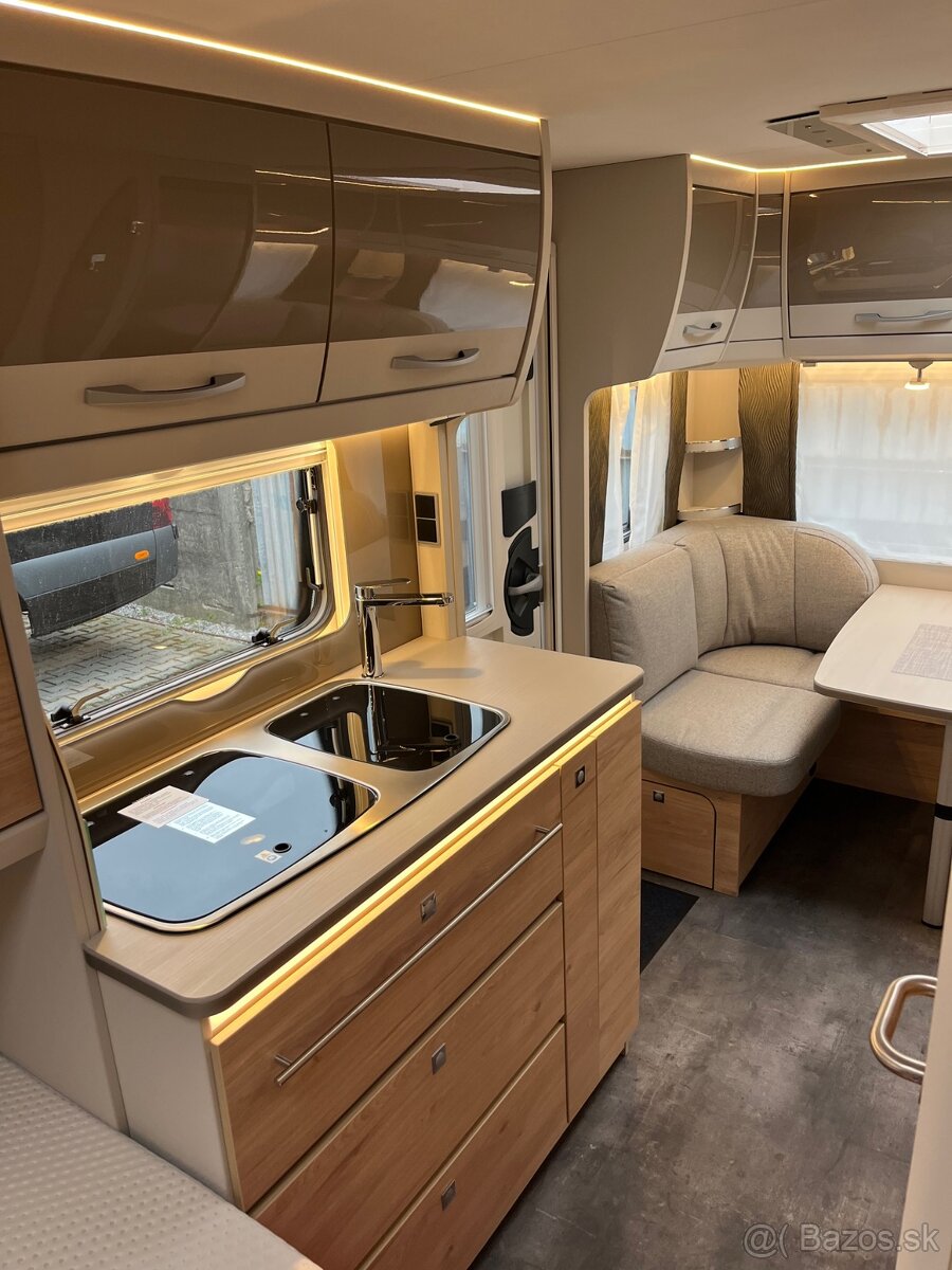 Predám karavan Dethleffs Nomad 460 EL jazdené - 9