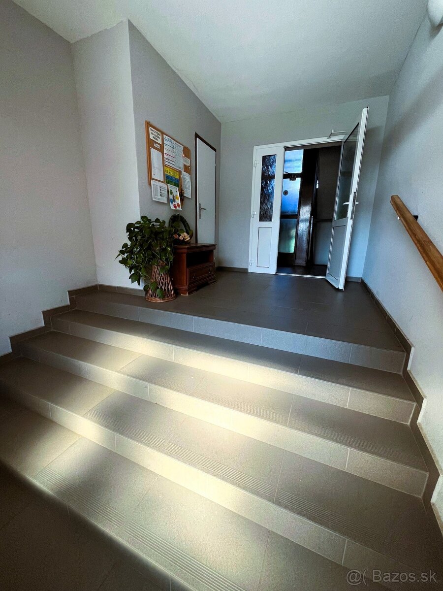 Pekný, slnečný 3 izbový byt, obec Pukanec - 9