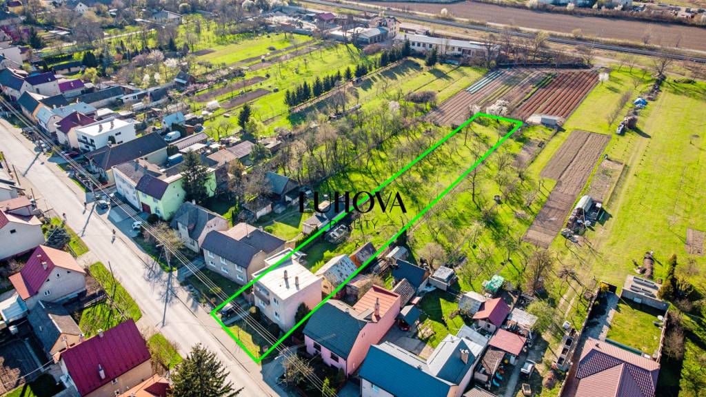 Rodinný dom s krásnou záhradou - 9