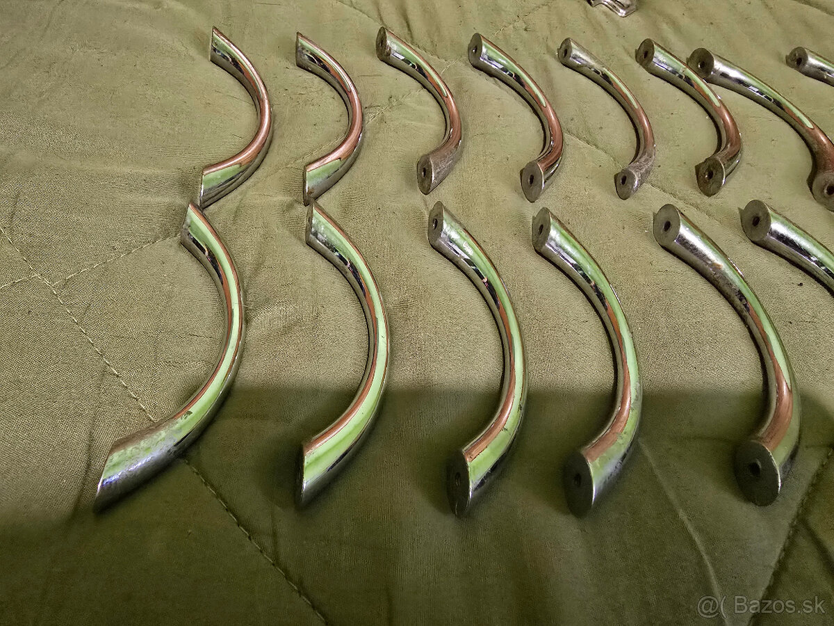 Predam pánty a uchytky - 9