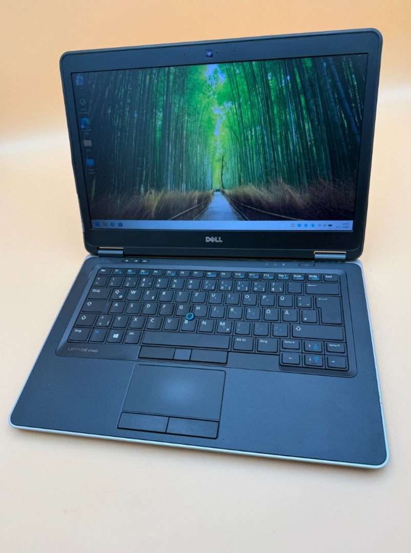 Dell Latitude E7440 / i5 / 8GB RAM / SSD / Win 11 Pro - 9