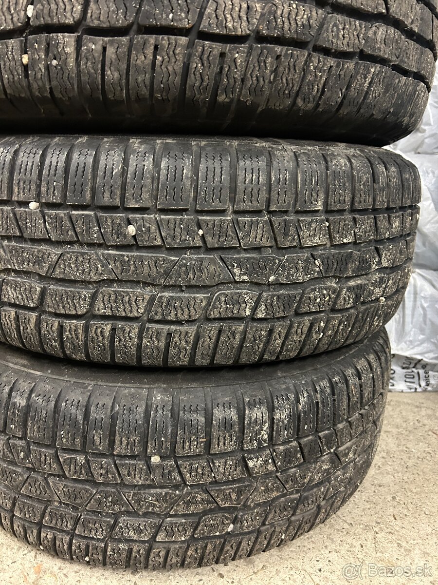 Zimne pneu Continental 215/60R16 - 9