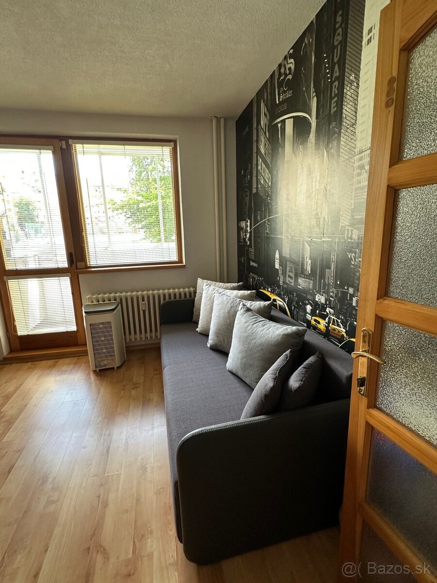 Prenajmem zariadení 3 izbový byt s balkonom na Novom Juhu - 9