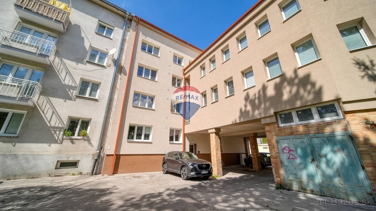 Priestranný 3-izbový byt v centre Piešťan - 9