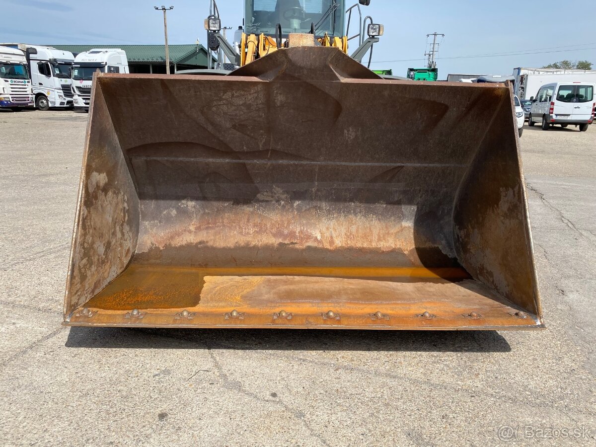 LIEBHERR 2015 VIN 291 - 9