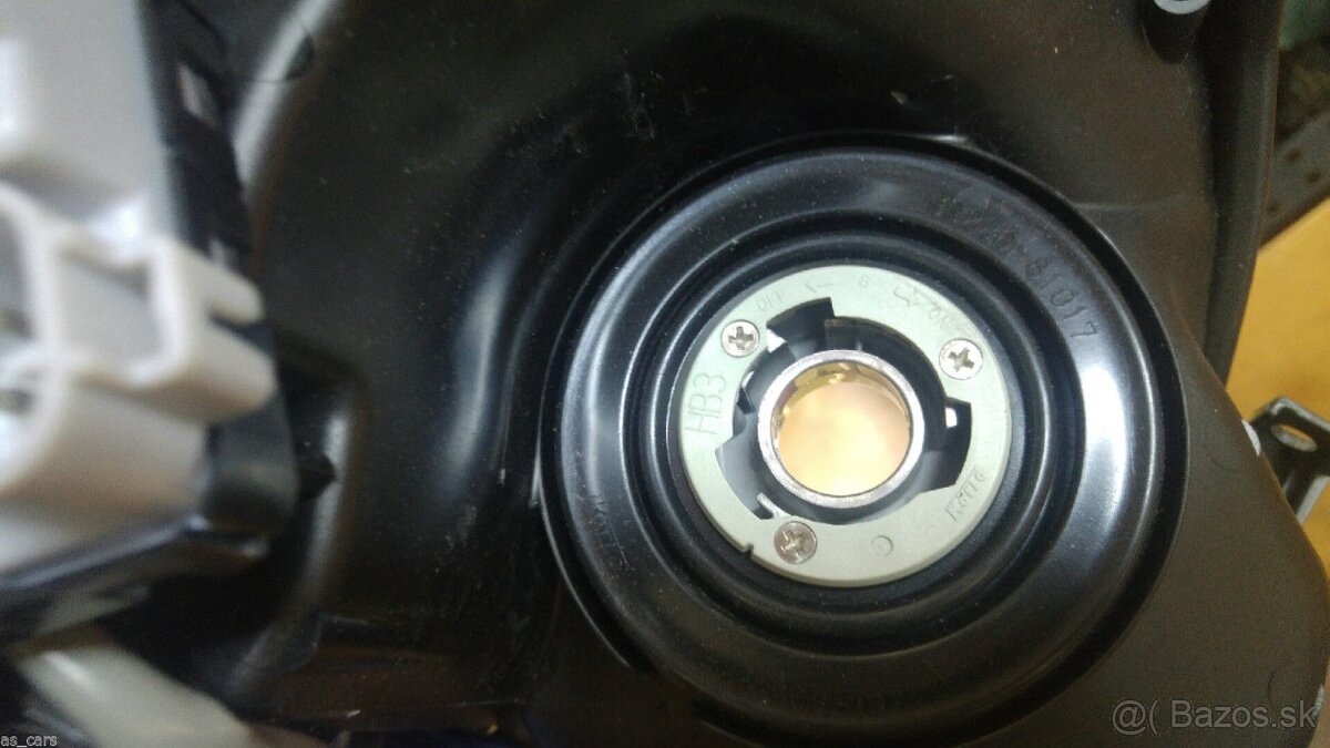 Predám na Toyotu Prius III 2013-2015 Ľavý Predný Bi LED svet - 9