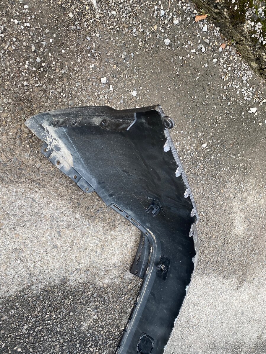 Audi Q7 4M zadny naraznik stred - 9