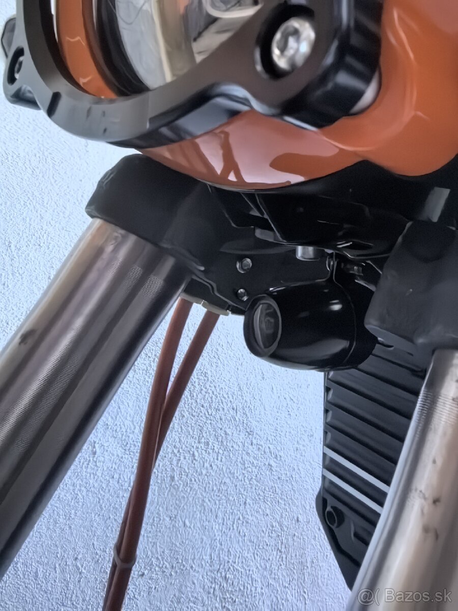 Elektro motocykel Soco TCMax - 9