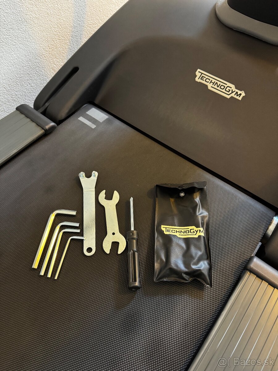 Bežecký pás Technogym - 9