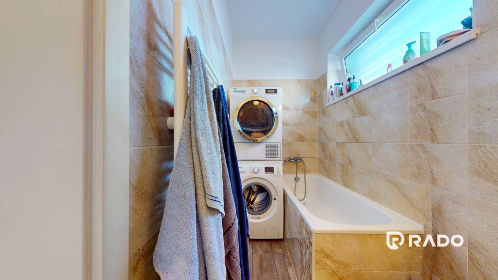 RADO | 3i byt v tehlovom dome so záhradou a parkovaním | Bis - 9