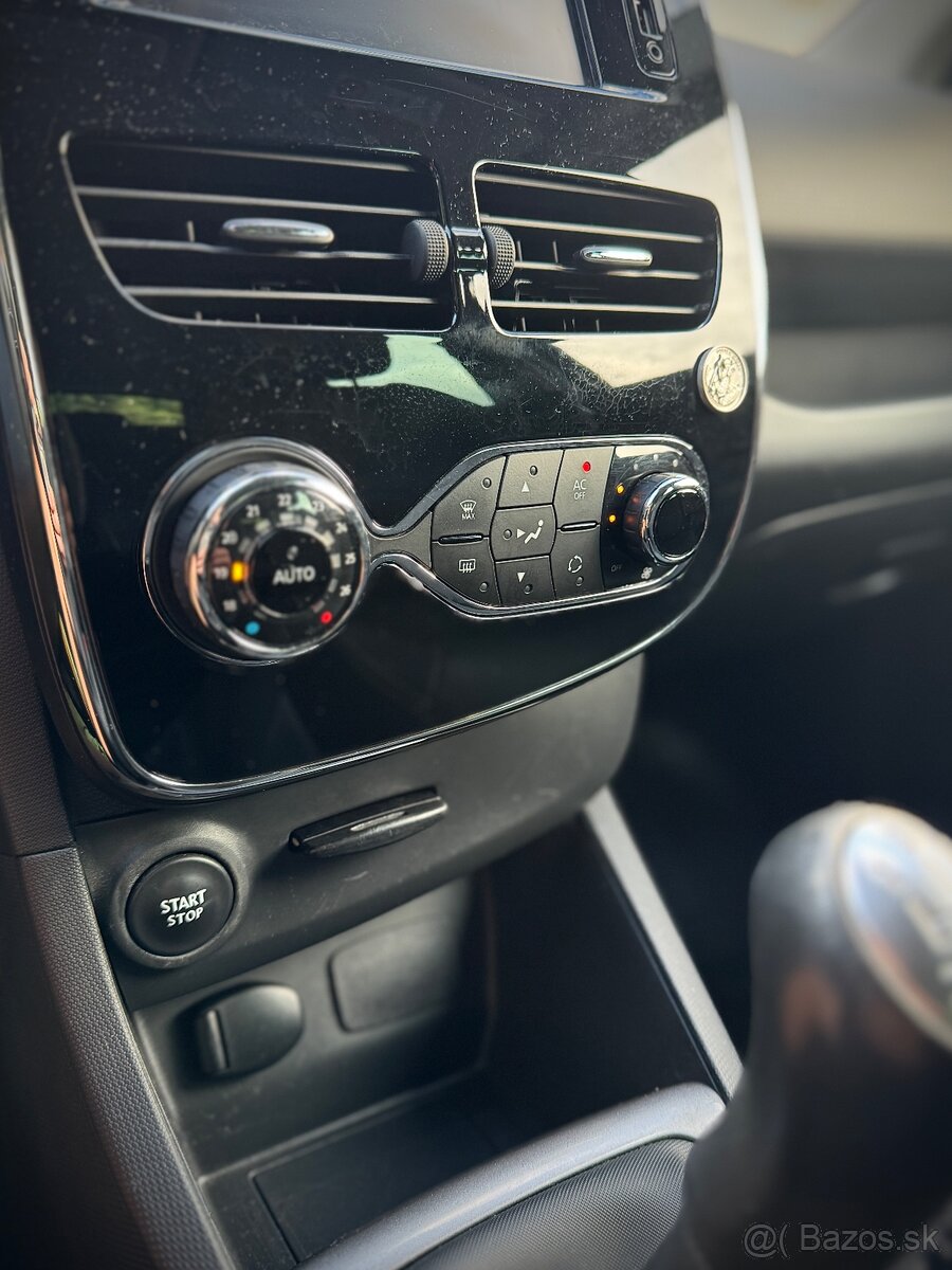 RENAULT CLIO 1.2i - 9