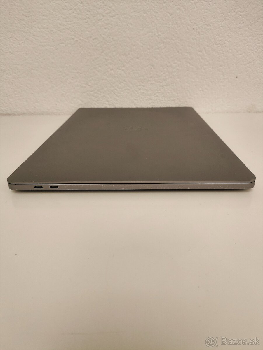 MacBook Pro 16 (2019) | Intel Core i9 2.3 GHz • 16 GB RAM • - 9