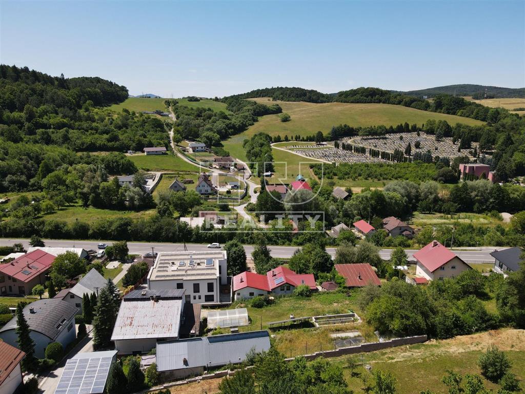 Stavebný Pozemok v centre - 9