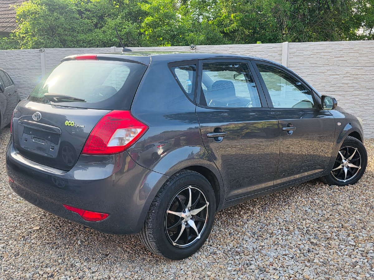 Kia Ceed • 1.4 CVVT • Facelift • mod. 2011 • Veľký Servis - 9