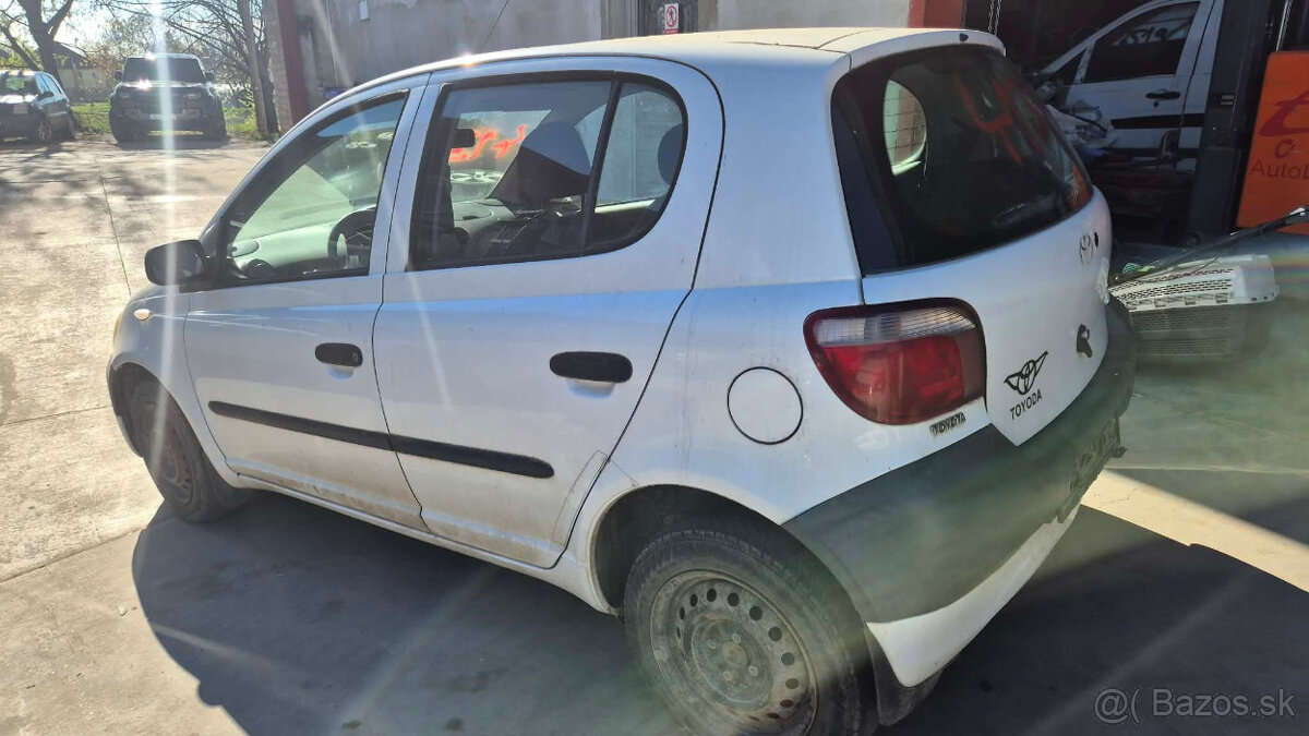 toyota yaris 1,0i 50kw - 9