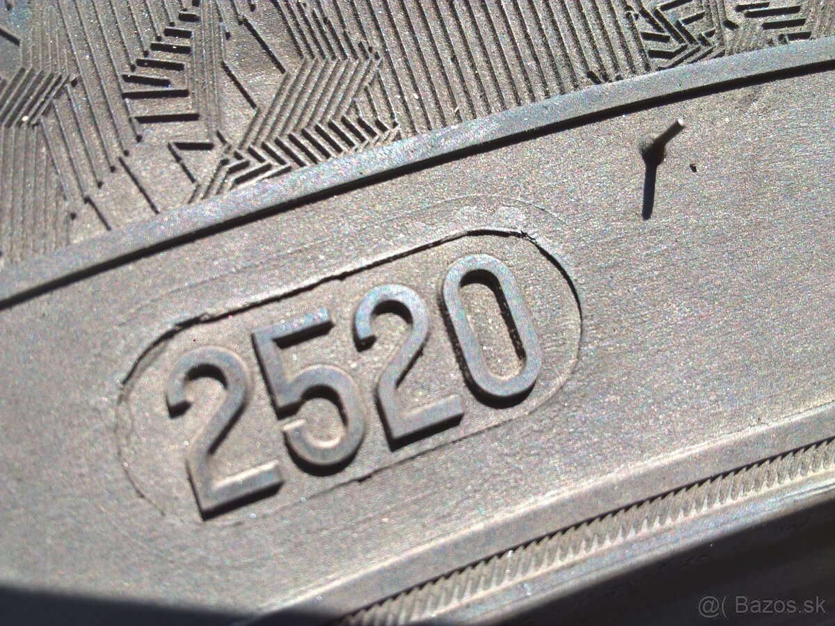 ZIMNÉ 215/55 R17 DUNLOP CONTINENTAL a PIRELLI - OD 15,-€/kus - 9